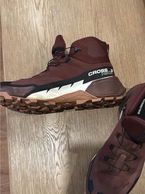 Salomon Shoes - Salomon Cross-Hike Mid Boot in Burgundy and Black